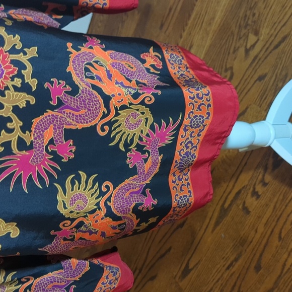 Diane Von Furstenberg 100% Silk Black and Red Dragon Print Tunic Sz S - Picture 7 of 10
